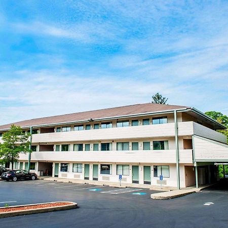 Quality Inn & Suites North Gibsonia Exterior photo